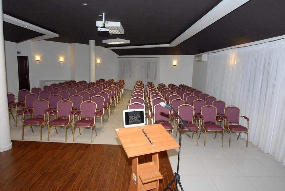 Hotel Skarpa Сейны Экстерьер фото